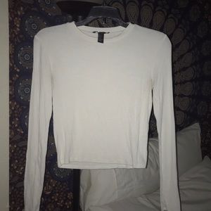 Cute White Long Sleeve Crop🤩